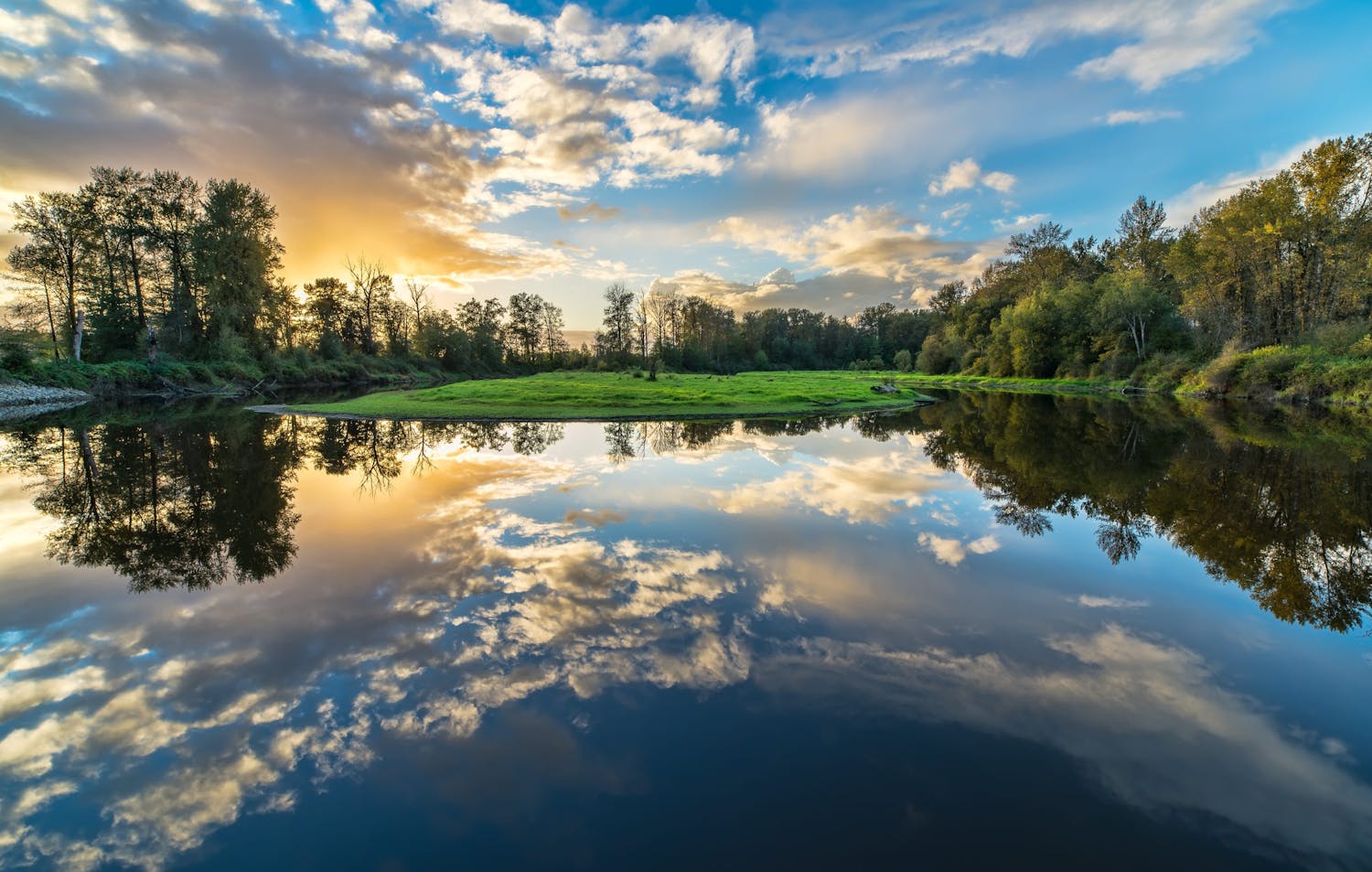 Et landskabsbillede taget med en vidvinkel